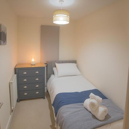 Sleeps9 Parking&Garage 17 Mins To Gatwick, 30 To London Villa Merstham Bagian luar foto