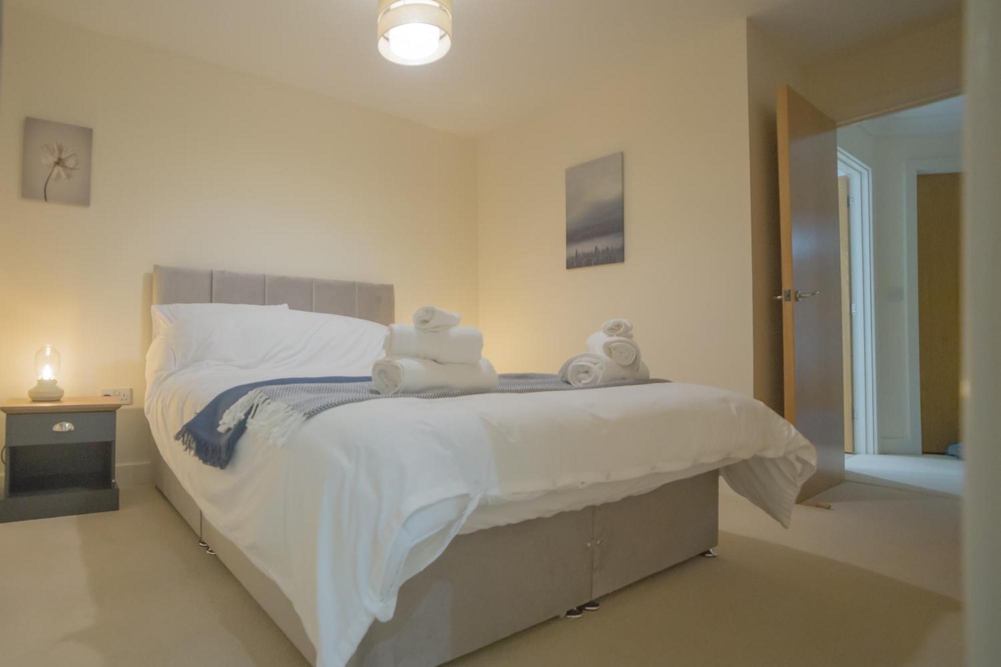 Sleeps9 Parking&Garage 17 Mins To Gatwick, 30 To London Villa Merstham Bagian luar foto