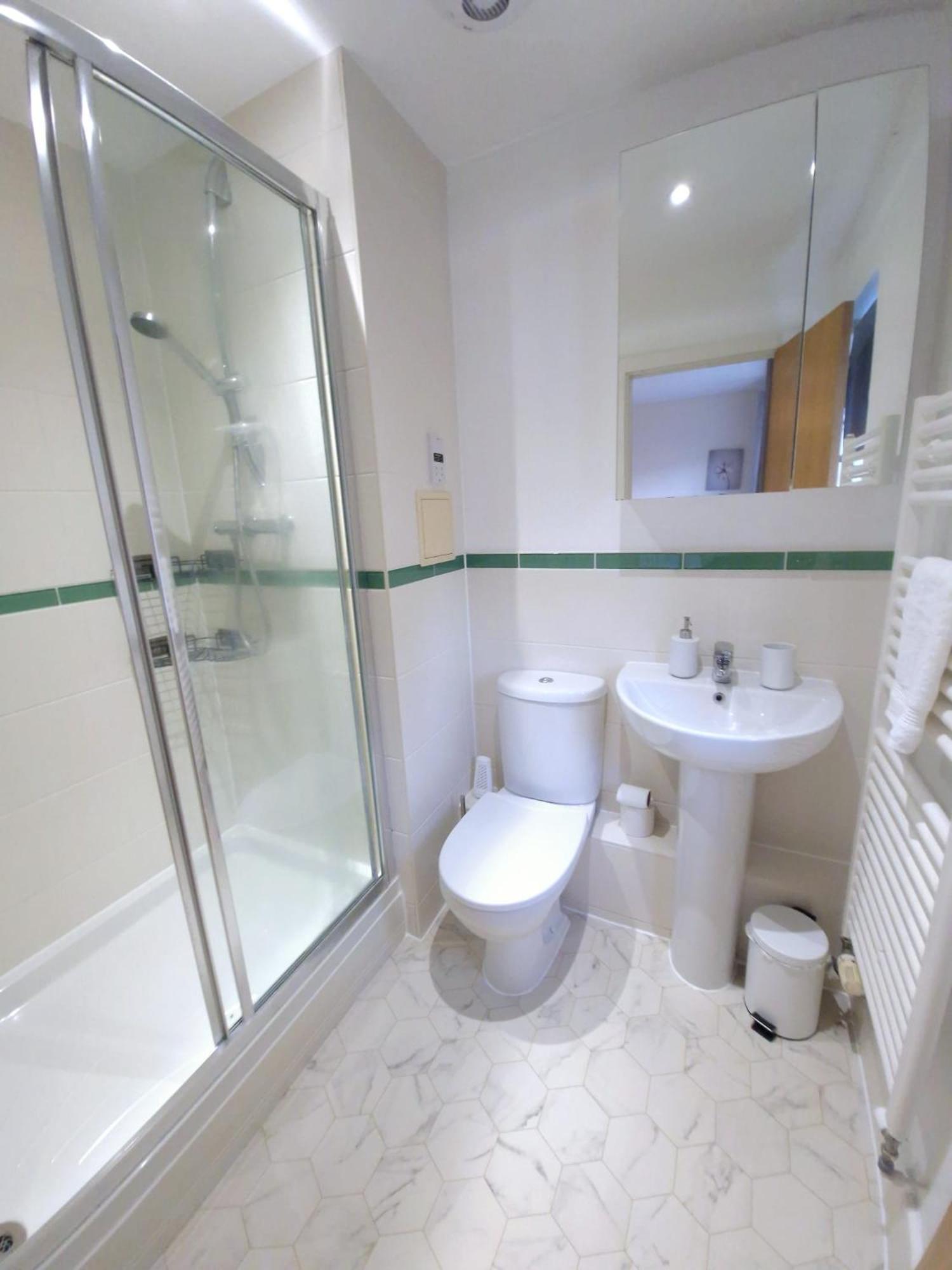 Sleeps9 Parking&Garage 17 Mins To Gatwick, 30 To London Villa Merstham Bagian luar foto